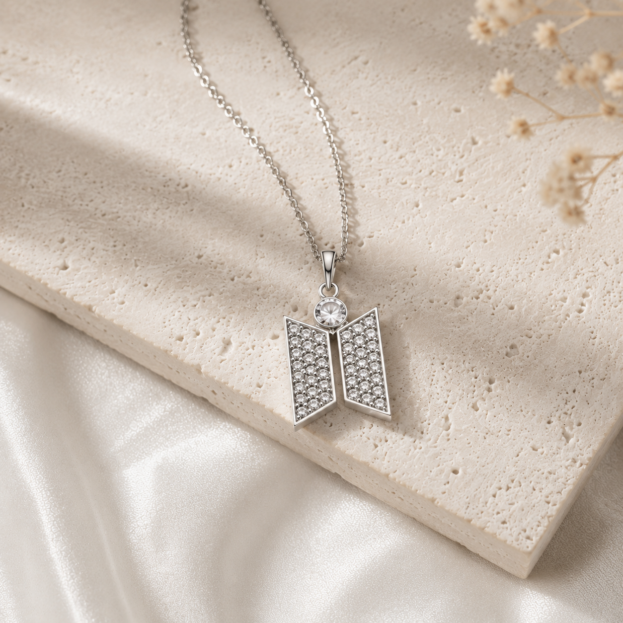 Memento Bond Army Necklace
