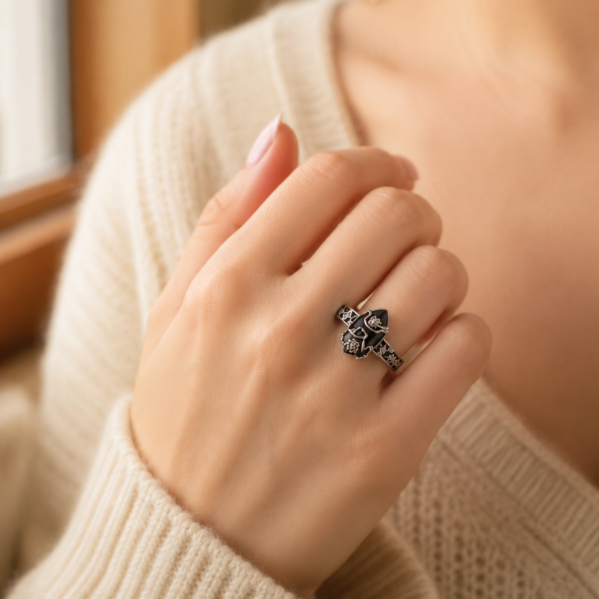 Ayuno NoirBloom™ Ring